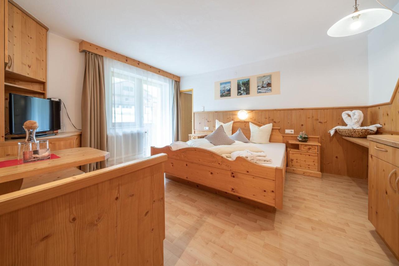 Familienhotel Replerhof Mit Kinderbetreuung Pragraten Room photo
